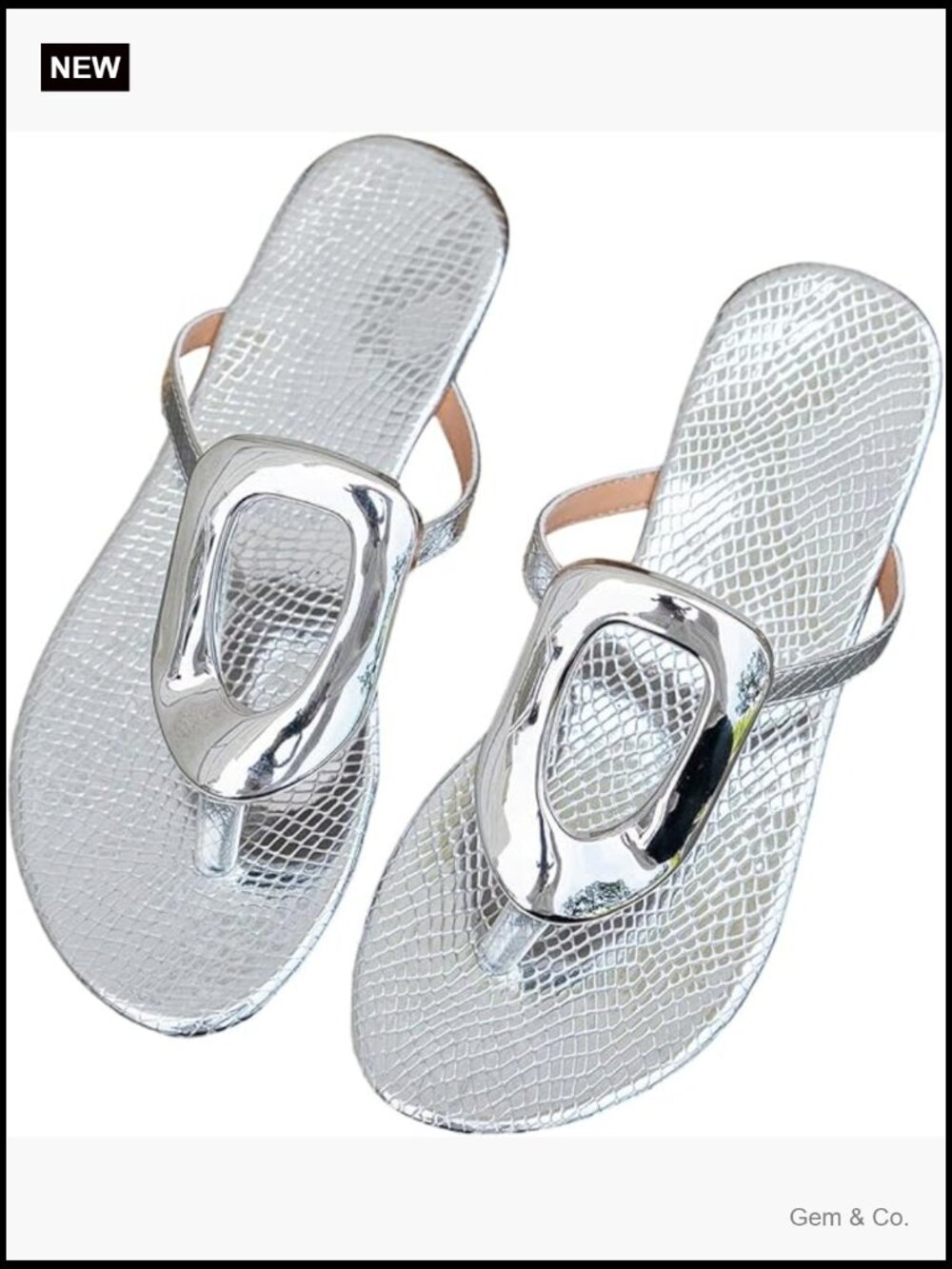 Women's Metal Decor Flip Flop Thong Sandals Comfortable Slip On Flat Sandals